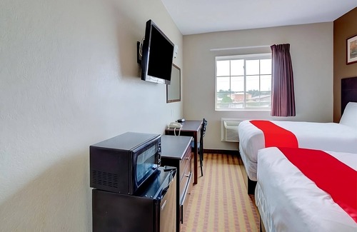 Dilley House | Best Value, Quality Stay! Free Breakfast and Parking, Near Dilley City Park