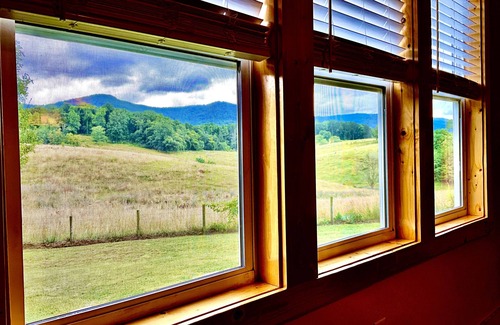 Dandridge House | Best Views at the Baxter Farmhouse