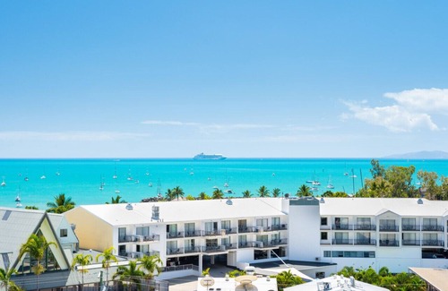 Airlie Beach Apartment | BEST VIEWS, POOL, SPA, CLOSE TO EVERYTHING