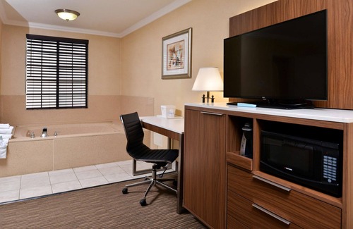 Hollywood Hotel | Best Western Hollywood Plaza Inn Hotel - Hollywood Walk of Fame LA