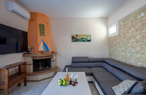 Pefkochori Villa | Betty seaside villa