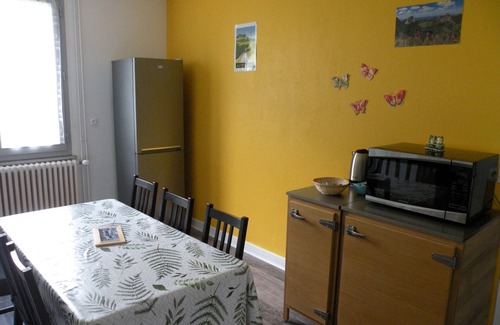 Orcival Apartment | Between Sancy and Volcans d'Auvergne. Orcival, Resources and Energy. 5 people.