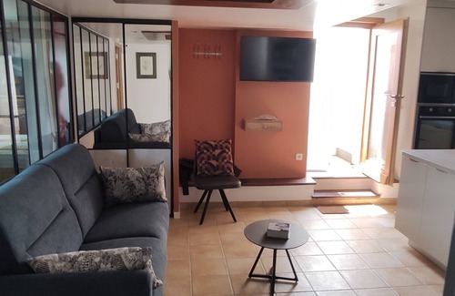 Itxassou Apartment | Between sea and mountains 3-star gîte 54m², swimming pool, garden