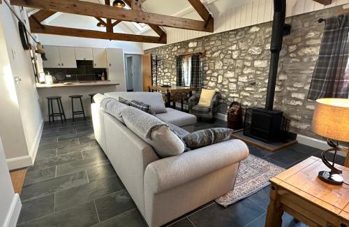 Llanybri House | Beudy Howel