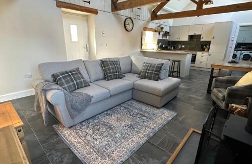 Llanybri House | Beudy Howel