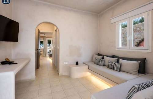 Karterados Apartment | BH587 - C - Suite Santorini