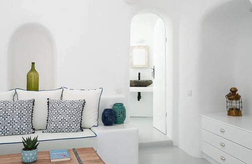 Oia Apartment | BH614 - C - Suite Santorini