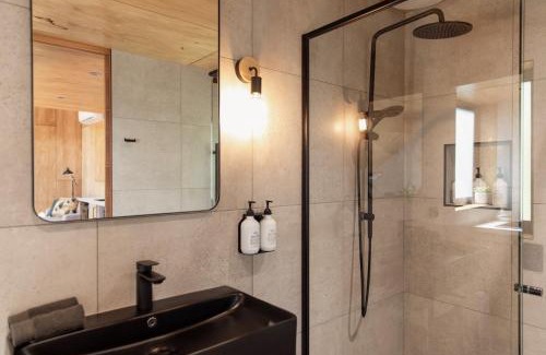 Bicheno House | Bicheno Garden Cottages