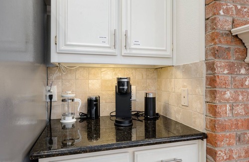 Southwest Arlington House | Big 4 Bdrm 2 Bath, Private 15' Swim Spa, Hot Tub, Fenced Private Yard, Big Trees