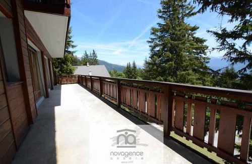 Anzere Ski Chalet | Big apartment with south facing balcony on two floors: GROUND FLOOR: entrance corridor, 2 bedrooms