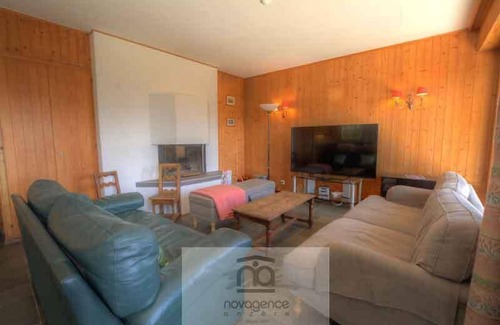 Anzere Ski Chalet | Big apartment with south facing balcony on two floors: GROUND FLOOR: entrance corridor, 2 bedrooms