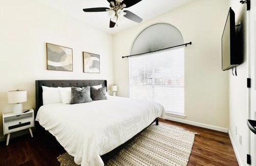 The Colony House | Big Backyard w pool, Centrally Located