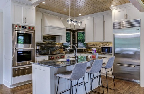 Highlands Falls Cabin | Big Bear Pen | Gorgeous Contemporary Home with Spectacular Views of Whiteside Mountain