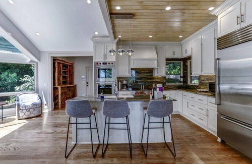 Highlands Falls Cabin | Big Bear Pen | Gorgeous Contemporary Home with Spectacular Views of Whiteside Mountain