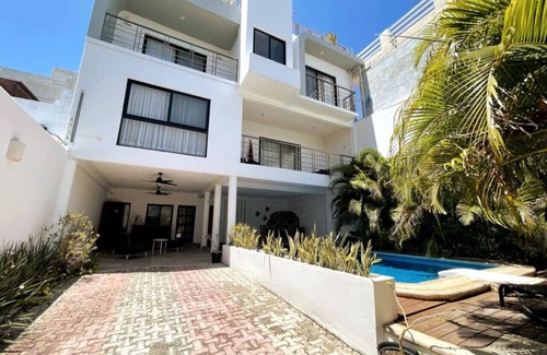 Luis Donaldo Colosio House | Big Beautiful House One Street Away from the 5 AVE