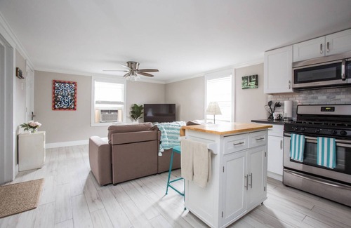 Central Carrollton Association Apartment | Big Blue in the Big Easy