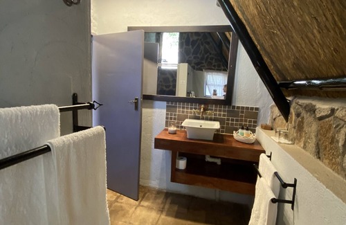 Matopos Cabin | Big Cave Camp - Lodge On The Rocks