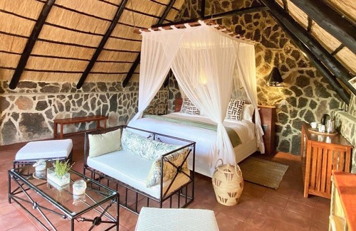 Matopos Cabin | Big Cave Camp - Lodge On The Rocks