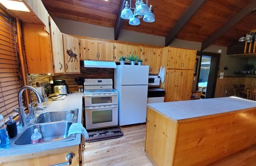 Drake House | Big Foot Bungalow- Relax by the Big Thompson River