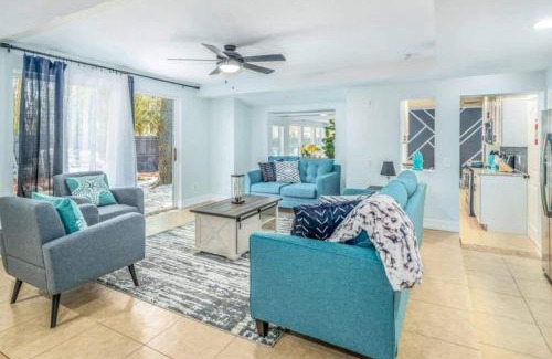 Melbourne House | Big Savings! 5br Poolside