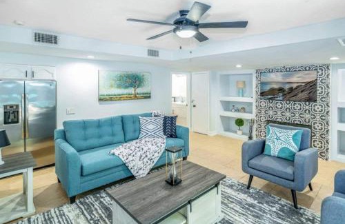 Melbourne House | Big Savings! 5br Poolside