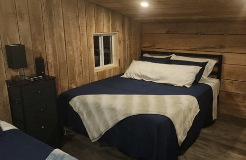 Luther Cabin | Bigger on the Inside - Tiny House with 20 acres