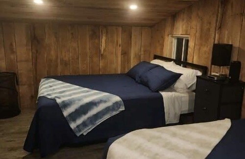 Luther Cabin | Bigger on the Inside - Tiny House with 20 acres