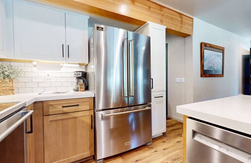 Majestic Pines Condo | Bigwood #45 (2-Bedroom Condo) with Pool by RedAwning