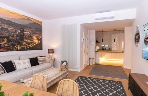 Bilbao City Centre Apartment | Bilbao Henao Park from Bilbao Suites, in the center with direct garage
