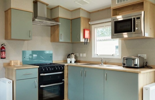 Great Houghton Ski Chalet | Billing Aquadrome Holiday Park Silver 3 Bed Caravan HW79