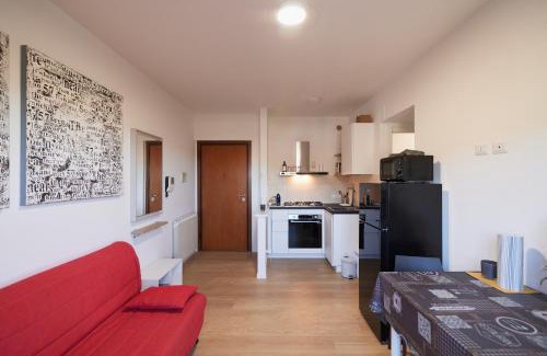 Olmo Apartment | Bilocale moderno in zona tranquilla, parcheggio gratuito