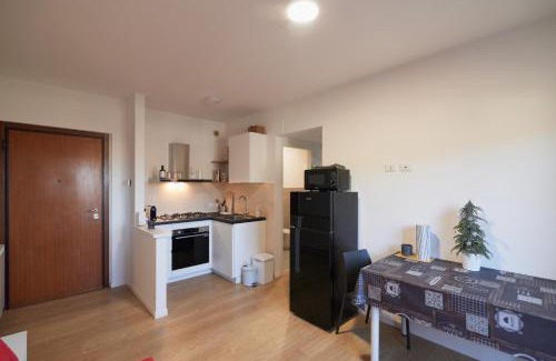 Olmo Apartment | Bilocale moderno in zona tranquilla, parcheggio gratuito