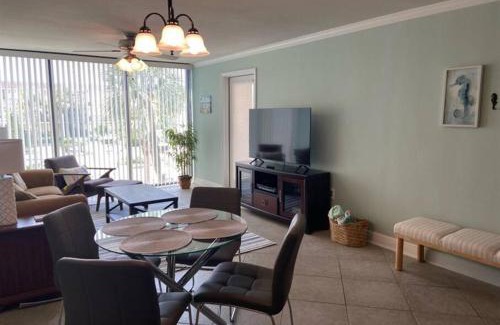 Biloxi Apartment | Biloxi Beach-Good Vibes Condo