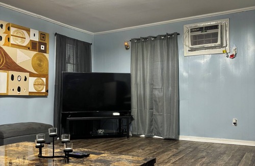 Biloxi House | Biloxi Coastal 1 bedroom, 1, bath, living area in a Private Home