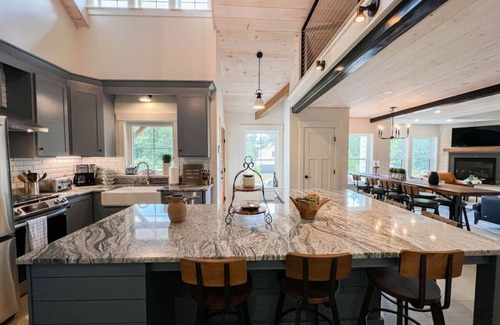 North Conway House | Birch Haus | New Luxury Home w/Views & Hot Tub