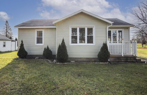 Birch Run Township House | Birch Run Home *MINS. from OUTLET & FRANKENMUTH*