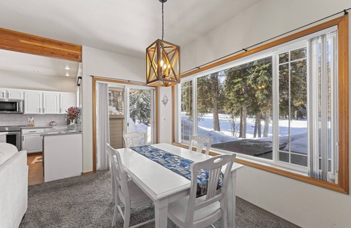 McCall House | Birdie Glen Retreat - Golf course getaway with hot tub and office