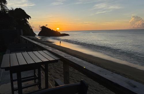 Black Rock Cabin | Birdies Nest Upper 2 Bedroom Beach View