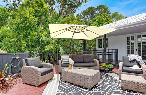 Sunrise Beach House | Birdsong - Tree Surroundings, Walk To Beach & Cafe