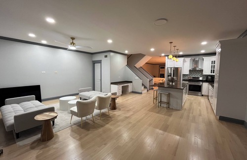 Dunning House | Birthday?Anniversary?Showers?3500 sq ft, sleeps 16