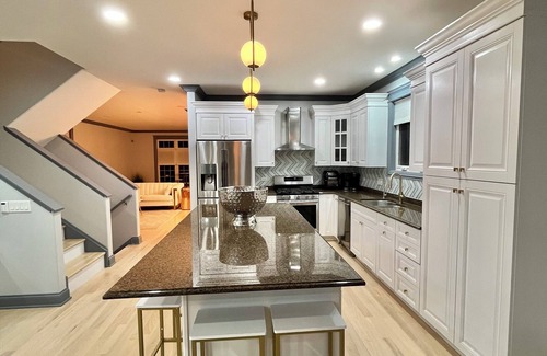 Dunning House | Birthday?Anniversary?Showers?3500 sq ft, sleeps 16