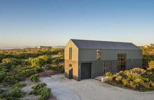 Gansbaai Villa | Black Barn At Romansbaai