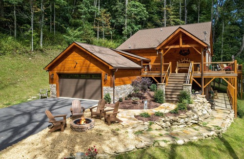 Maggie Valley Cabin | Black Bear Ridge! Newly Built! 4BD/3.5 BA