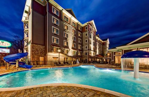Pigeon Forge Hotel | Black Fox Lodge Pigeon Forge, Tapestry Collection by Hilton