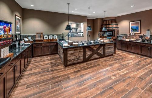 Pigeon Forge Hotel | Black Fox Lodge Pigeon Forge, Tapestry Collection by Hilton