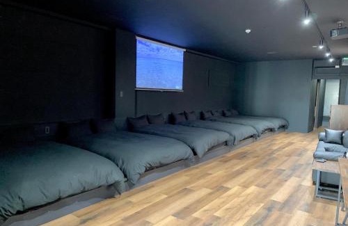 Asato Apartment | Black Penthouse Naha 最大12名宿泊可 118平米 国際通り沿い 牧志駅 徒歩5分