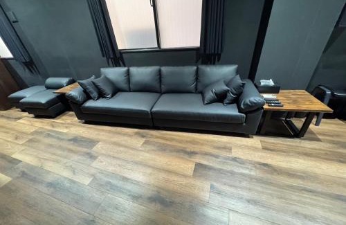 Asato Apartment | Black Penthouse Naha 最大12名宿泊可 118平米 国際通り沿い 牧志駅 徒歩5分