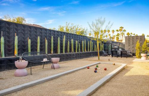 Downtown Palm Springs Hotel | Blackhaus A B Buyout by AvantStay Sleeps 16