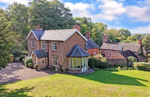 Hay-on-Wye Cottage | Blackway House - sleeps 20 guests in 7 bedrooms