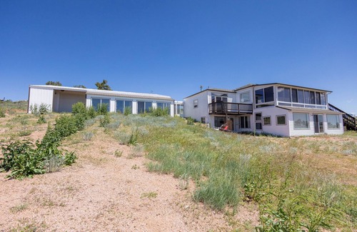 Granite Canon House | Blazing Star - 100-acre Ranch RetreatnPerfect House for Nature Lovers!n